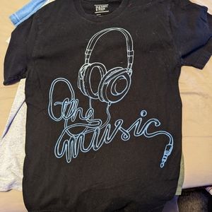 Old Navy graphics t-shirt